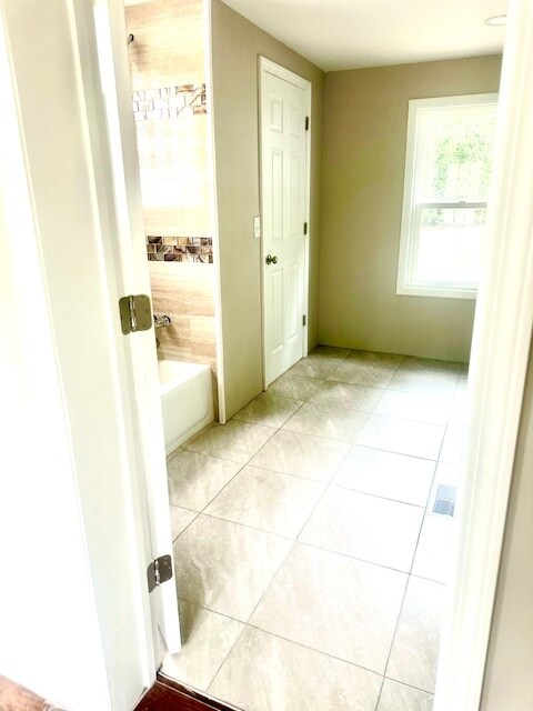 Building Photo - 855 Park Rd