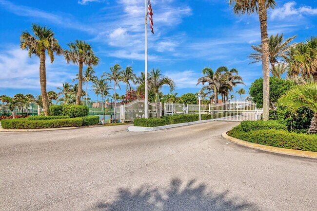 Building Photo - 9400 S Ocean Dr