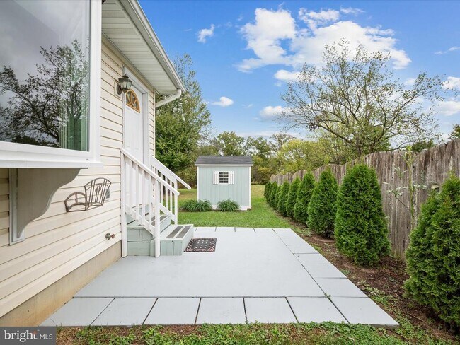 Building Photo - 112 Jefferson Ct