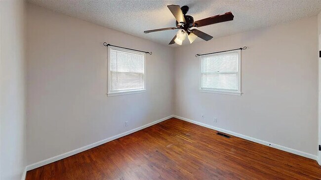 Building Photo - 609 Chase St