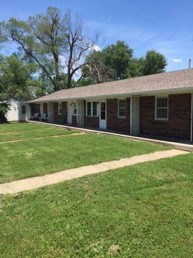 Building Photo - Bolivar MO 1 Bed, 1 Bath Apartment