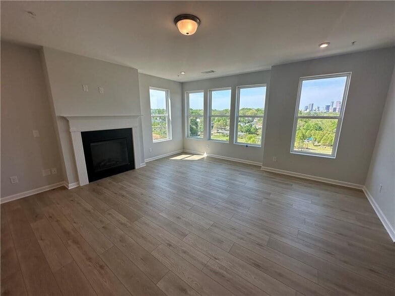 Building Photo - 352 Skylar Ct SE