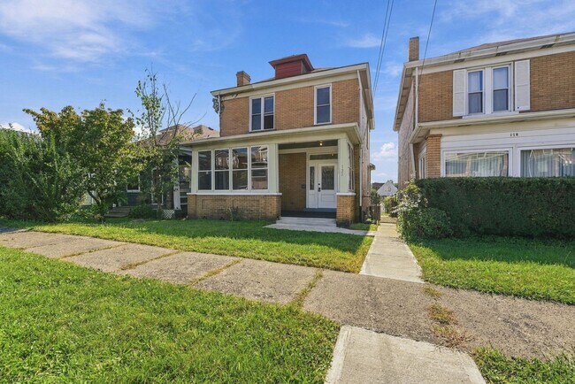 Building Photo - 120 E 20th Ave