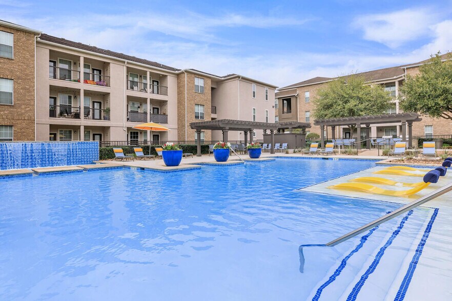 Building Photo - Woodland Point