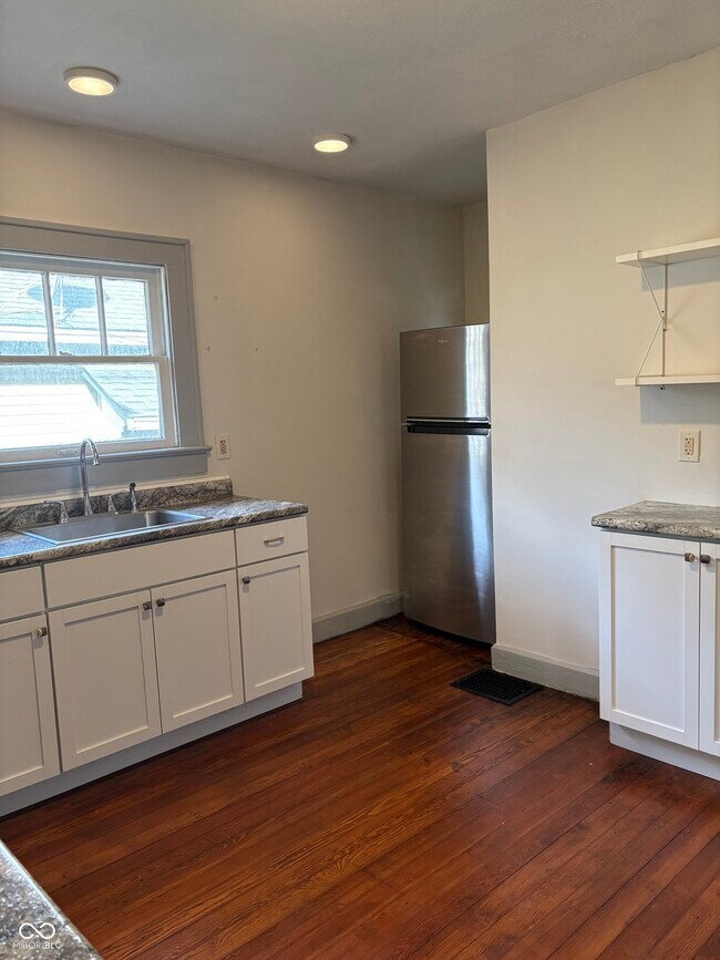 Building Photo - 823 Tecumseh St