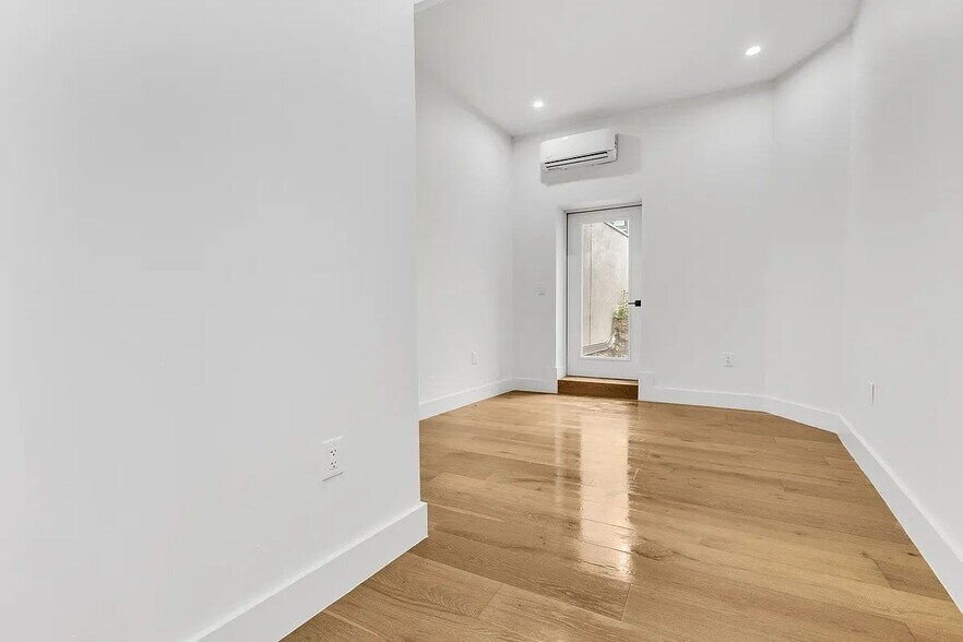 Building Photo - 261 Bowery