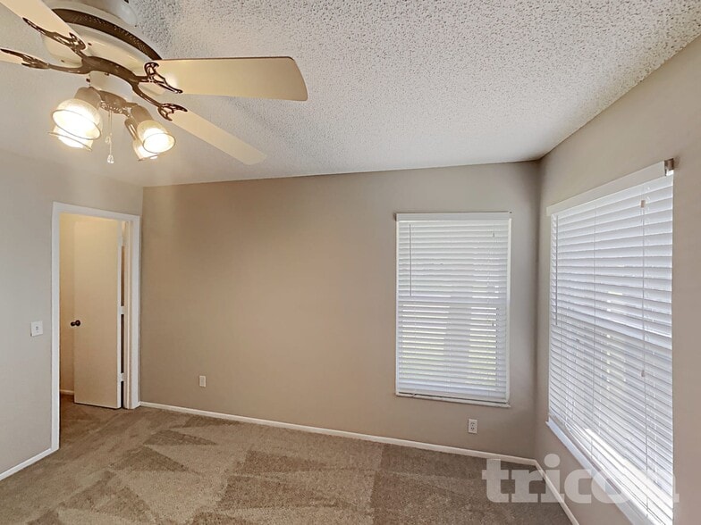 Building Photo - 6209 61st Ct E