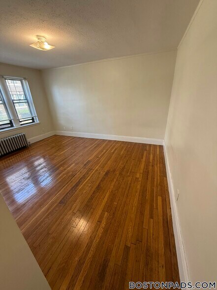 Building Photo - 349 Pleasant St