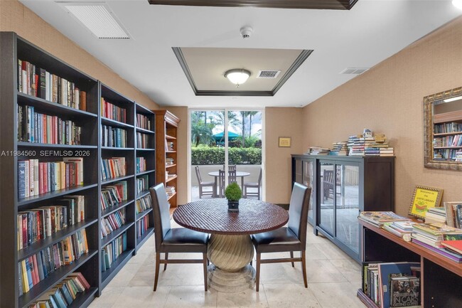 Building Photo - 520 SE 5 Ave