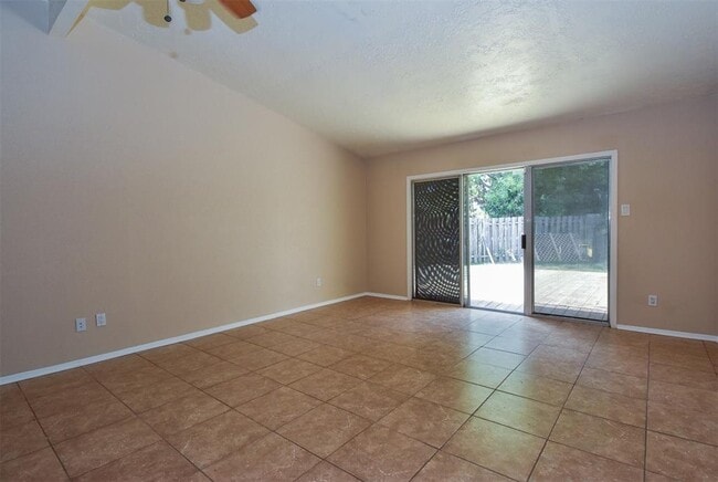 Building Photo - 8515 Riverside Walk Ln
