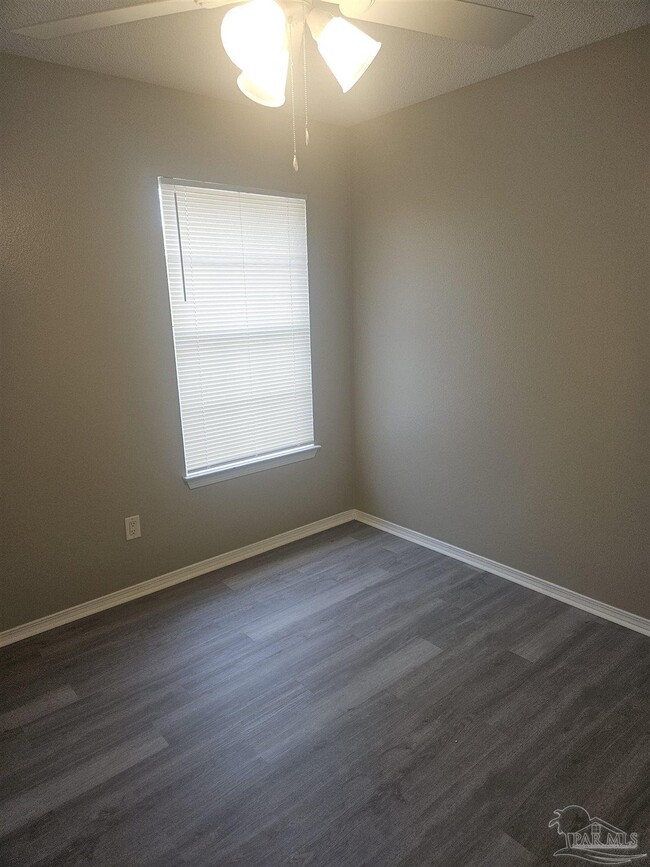 Building Photo - 3220 Mariners Dr