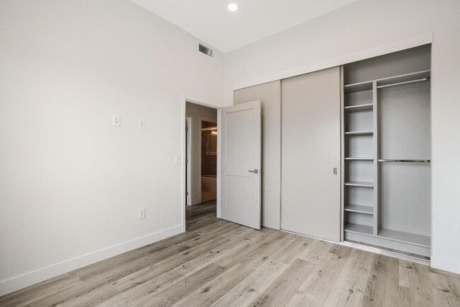 Building Photo - 3308 Mentone Ave