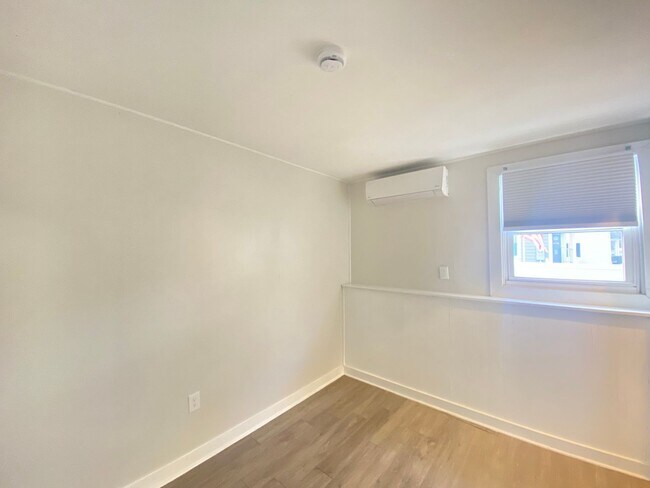 Building Photo - 30 Thorwald Ave