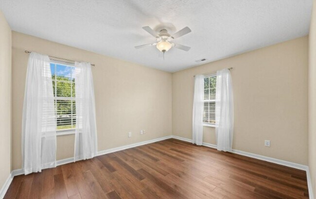 Building Photo - Knoxville 37934 - 4 bedroom 2 bath - call ...