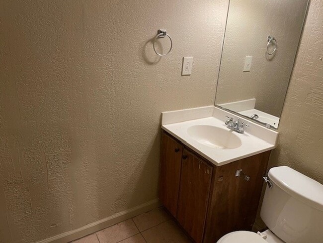 Building Photo - **ASK HOW YOU CAN MOVE IN WITH NO SECURITY DEPOSIT**333 River Brook Trl: 3BD, 2.5BA Duplex only 5...