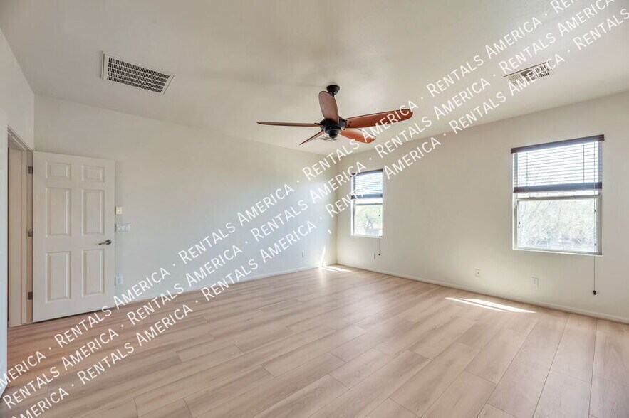 Building Photo - 5433 W Redbird Rd