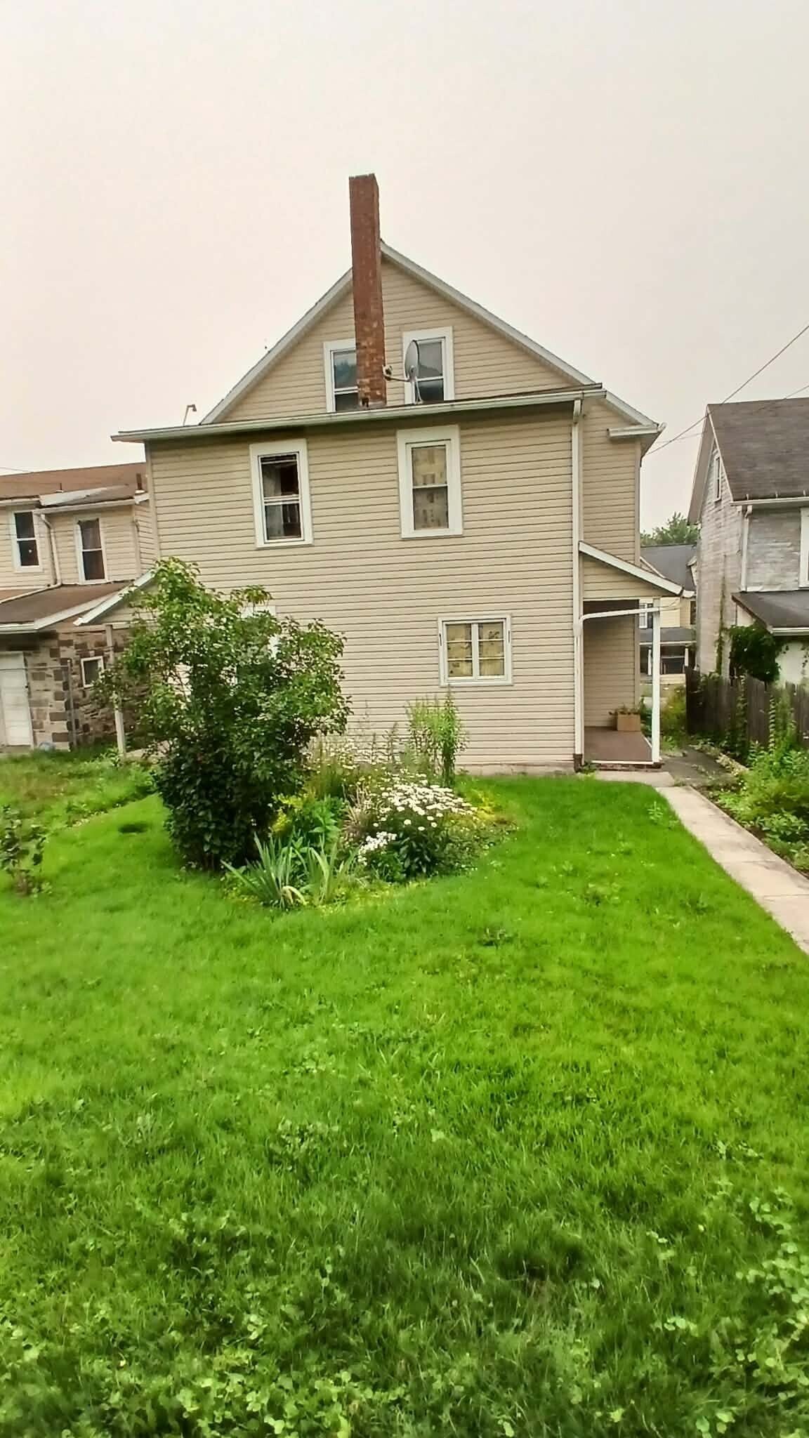 Building Photo - 648 Linden Ave