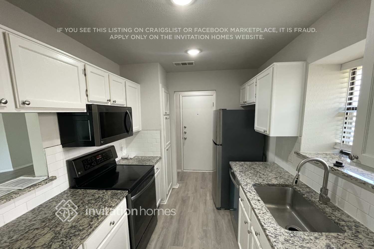 Building Photo - 410 Revolution Ln