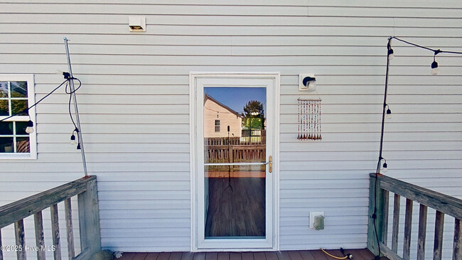 Building Photo - 209 Oak Ridge Ln