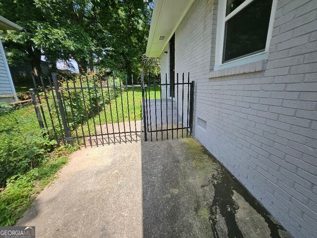 Building Photo - 2934 Harris St