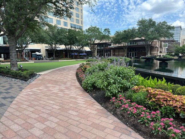 Building Photo - 800 W Sam Houston Pkwy N