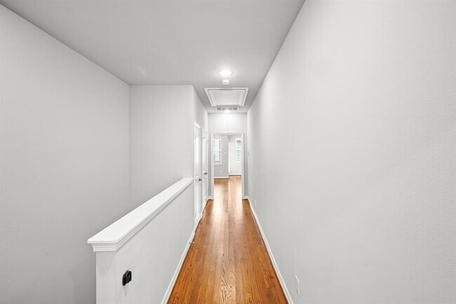 Building Photo - 611 W 24th St