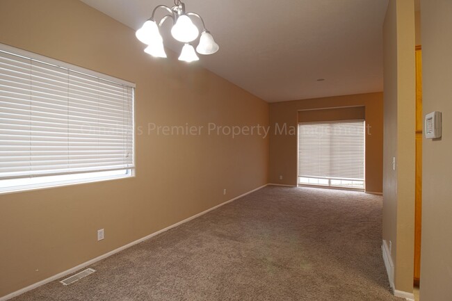 Building Photo - $1,022.50 Off Deposit! Pet Friendly, Spaci...