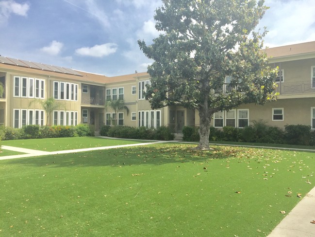 Building Photo - Baldwin Manor and Windsor Manor Apartments