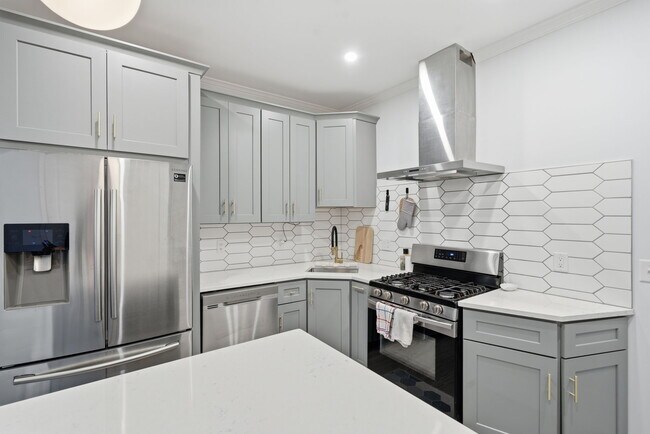 Building Photo - 68 Edson St