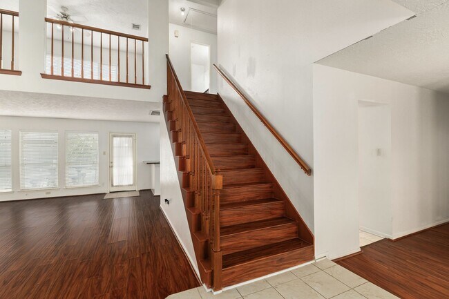 Building Photo - 3118 Kempwood Dr