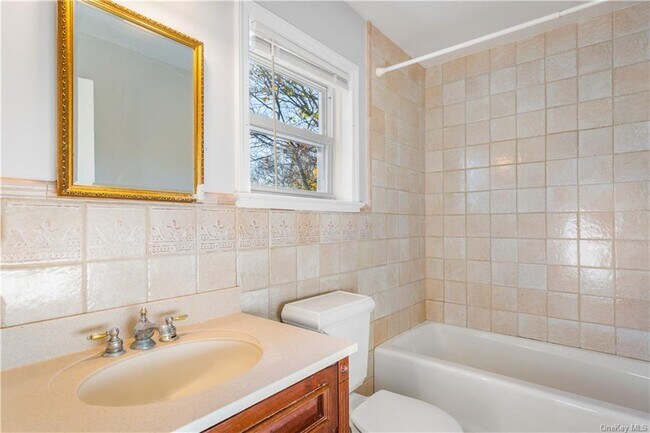 Building Photo - 33 Bentay Dr