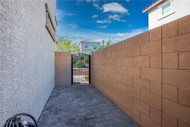 Building Photo - 10618 Sariah Skye Ave