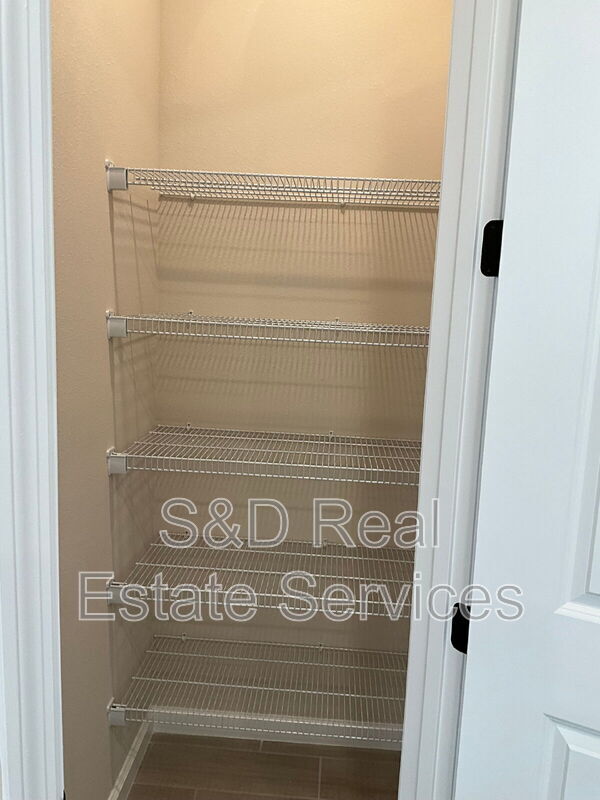 Building Photo - 807 Ballantyne Dr