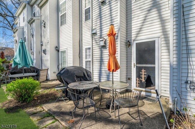 Building Photo - 451 Hartford Dr