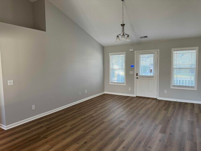 Building Photo - Beautiful Bluffton 3 Bedroom Home in The Willows-Pet Friendly