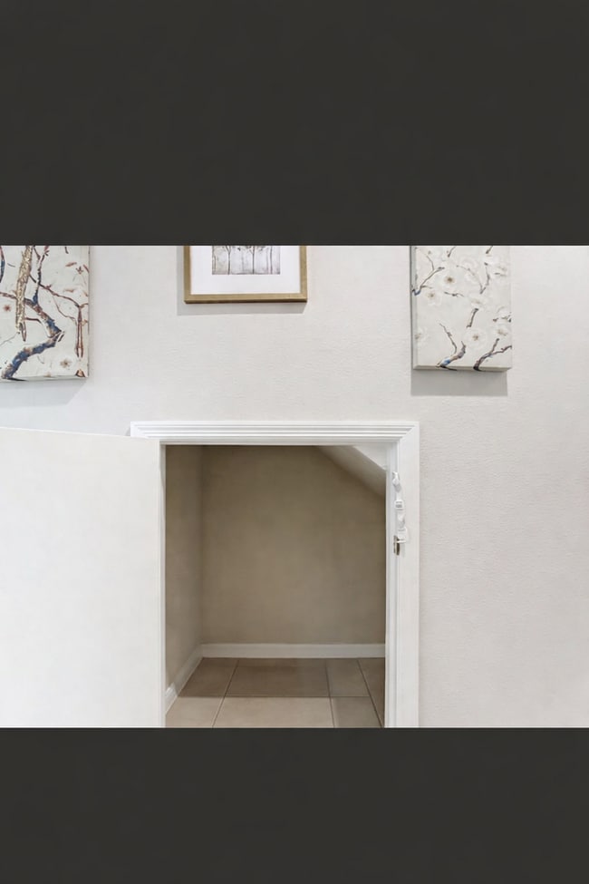 Building Photo - 10525 Oakside Dr