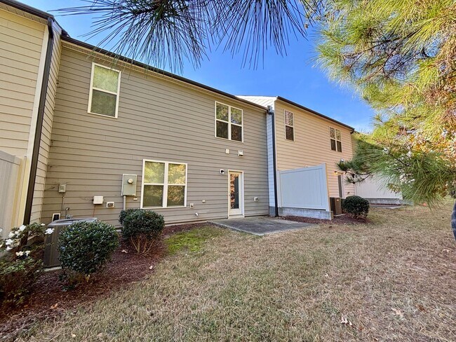 Building Photo - Excellent SW Durham Location Near Southpoint