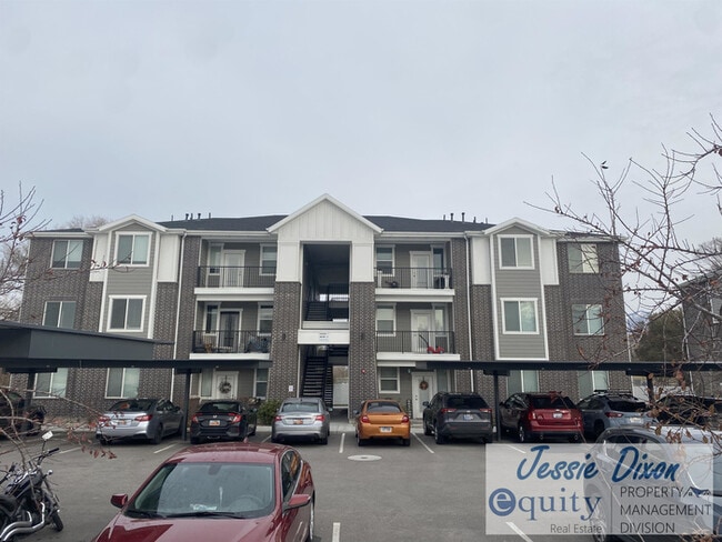 Building Photo - 130 7th St