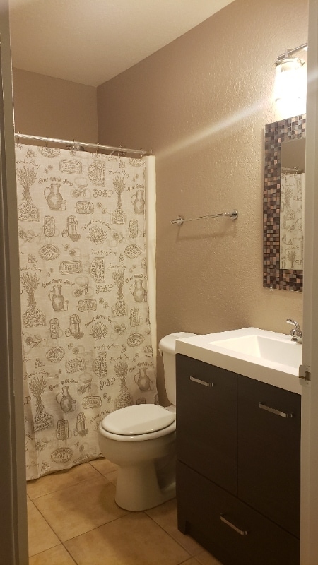 Building Photo - 328 N Calle Del Chancero