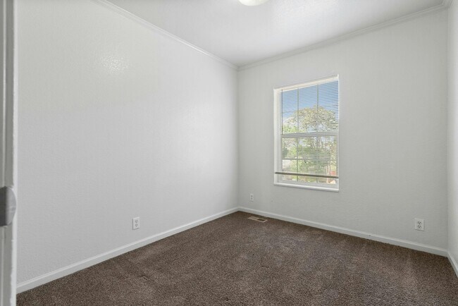 Building Photo - 6240 E 64th Pl