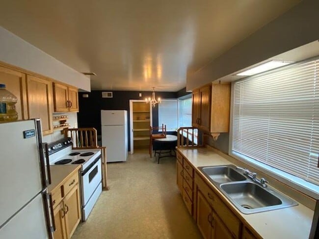 Building Photo - Charming Ranch Style Single Family Home