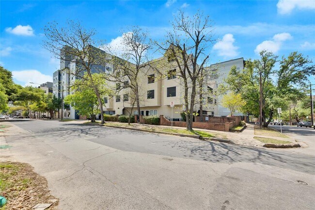 Building Photo - 2510 San Gabriel St