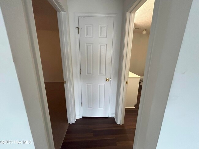 Building Photo - 4140 Breezewood Dr