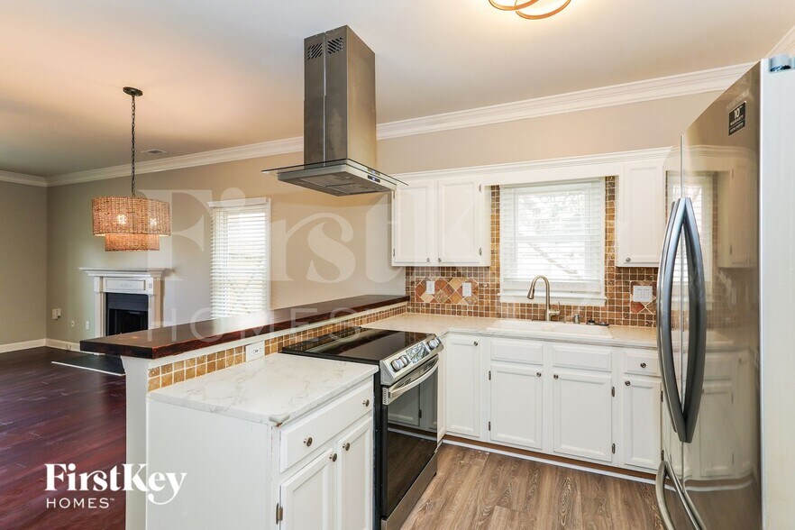 Building Photo - 802 Conway Pl