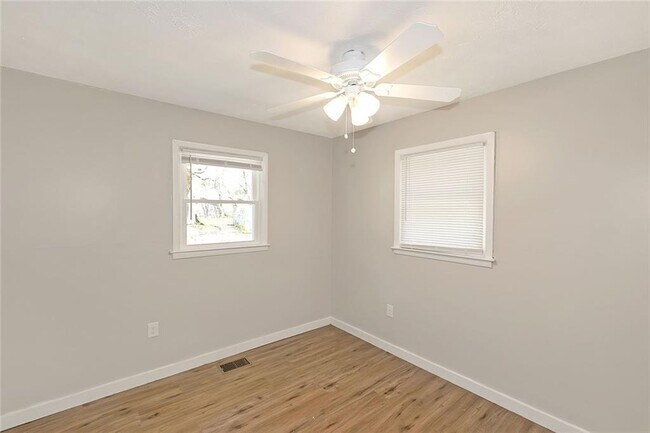 Building Photo - 455 Westside School Rd