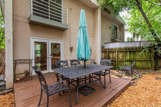 Building Photo - 1214 Cleburne Ave NE