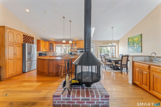 Building Photo - 75 Eureka Ave