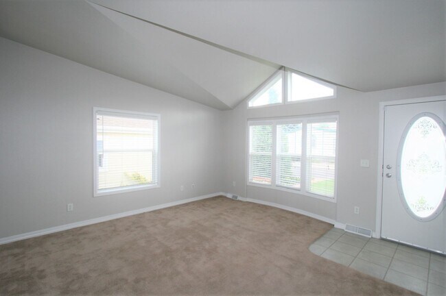 Building Photo - Great 3 Bedroom Ranch Style Home in low maintenance community!