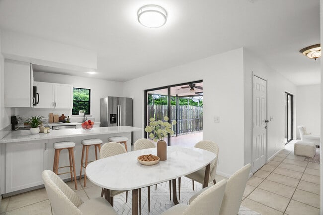 Building Photo - 7690 Courtyard Run W