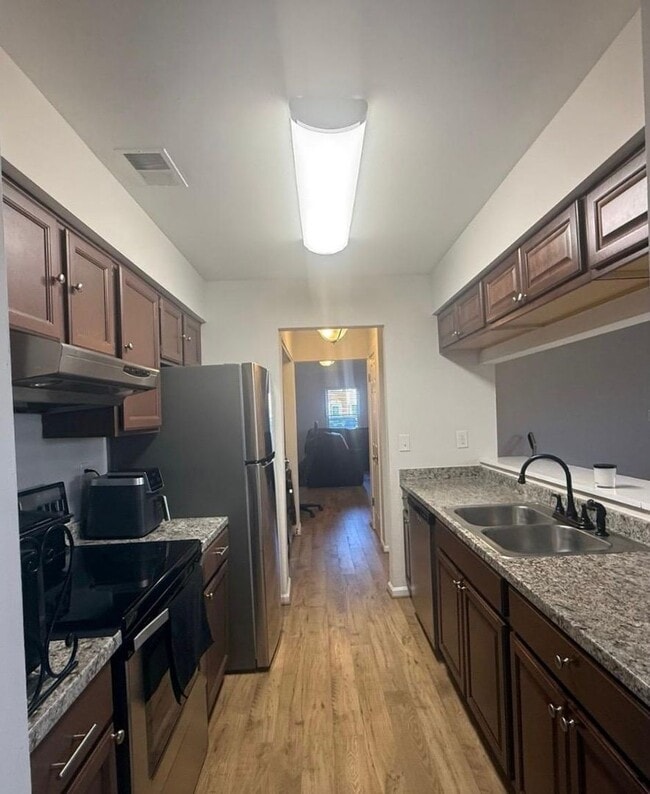 Building Photo - BeautifullyTownhome in Sought-After Indian Lakes * Ask Abut Our Zero Deposit*